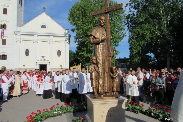 spomenik stepincu sisak