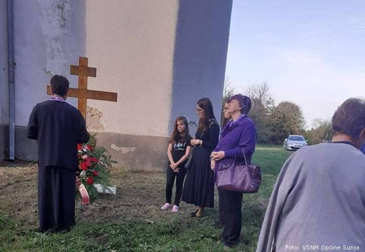 Meminska parastos naslovna