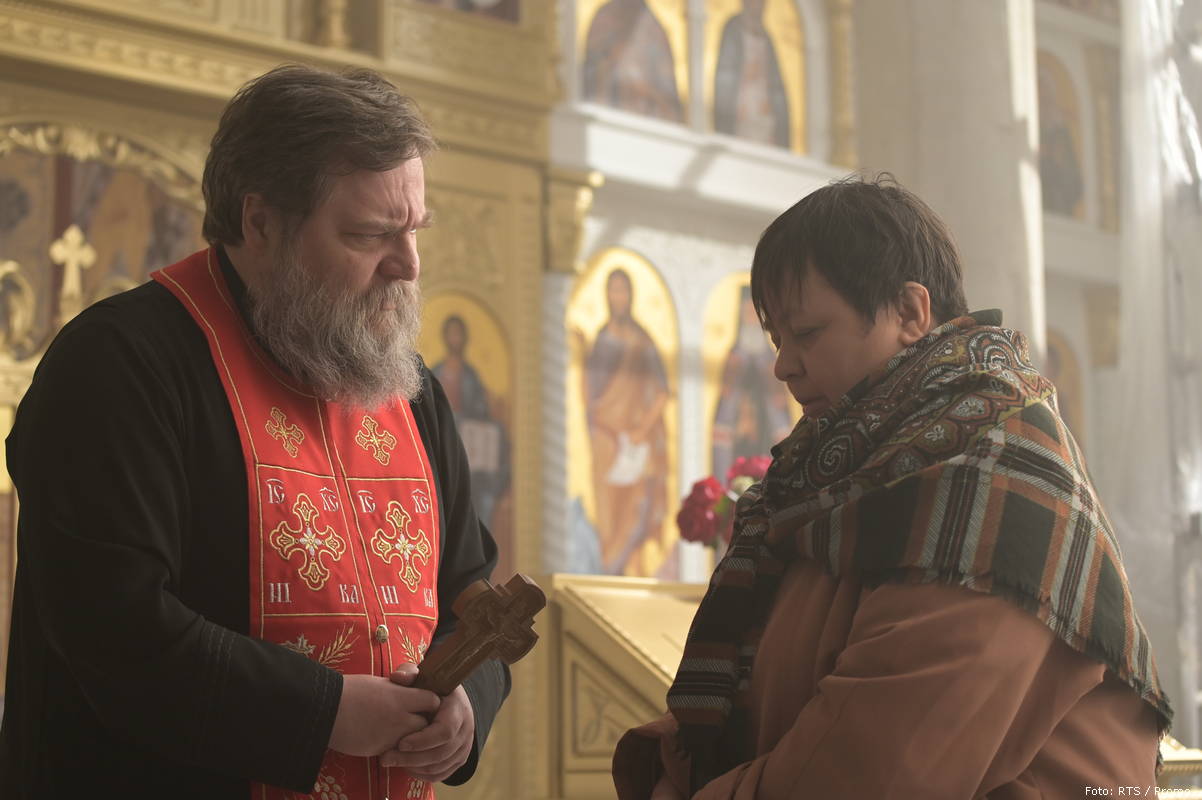 Pejaković tumači ulogu sveštenika, oca Dragana | Foto: RTS / Promo