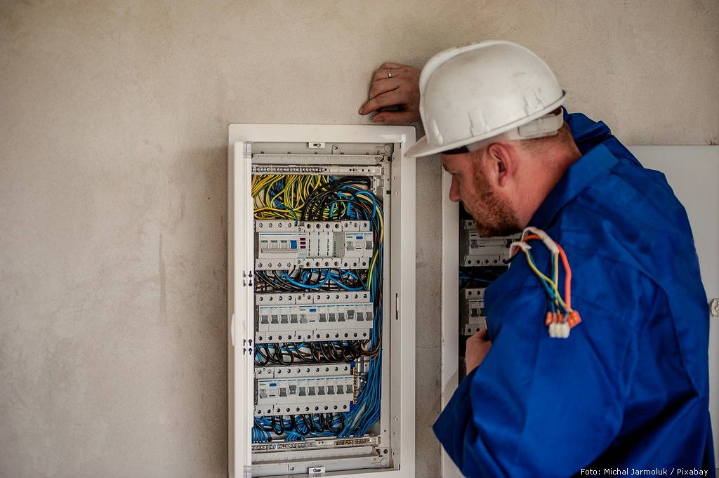 electrician 2755683 1280