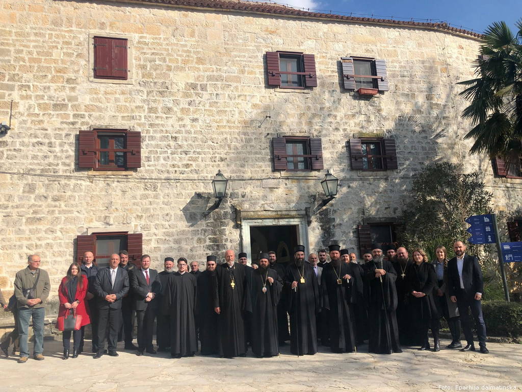 sveta tri jerarha manastir krka