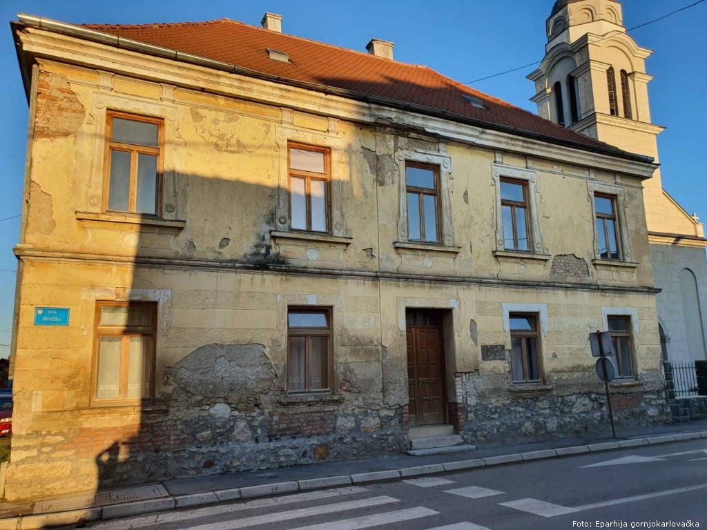Parohijski dom Glina 1