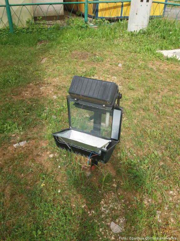 razbijeni reflektor