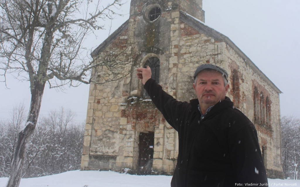 Čuvar pokraj crkve – Boris Adžić | Foto Vladimir Jurišić / Portal Novosti boris adzic
