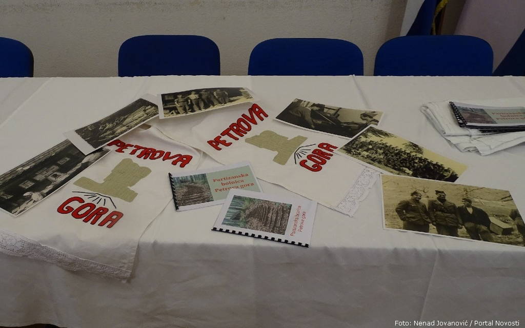 Uz tribinu organizirana je i izložba "Život partizanske bolnice" | Foto: Nenad Jovanović