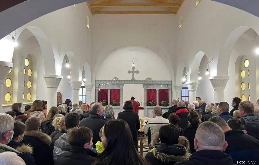 prva liturgija u hramu sv spiridona