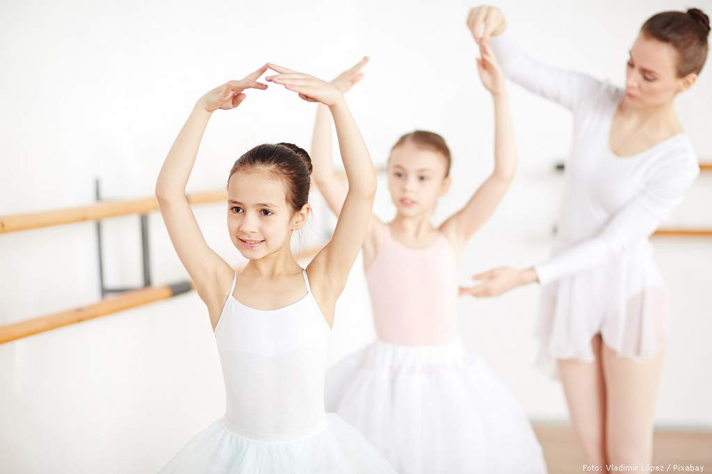 ballerinas 5593945 1280