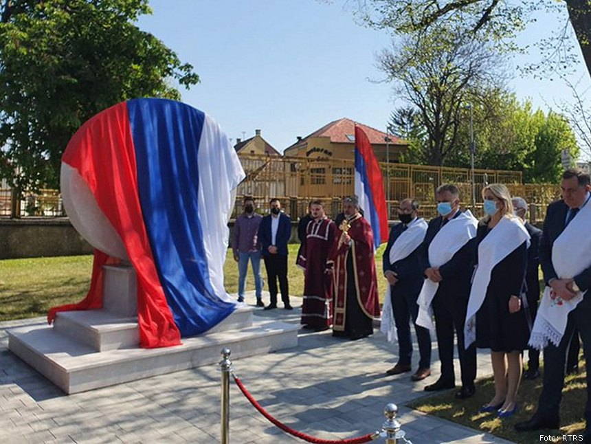 gradiska spomenik zrtvama bljeska rtrs
