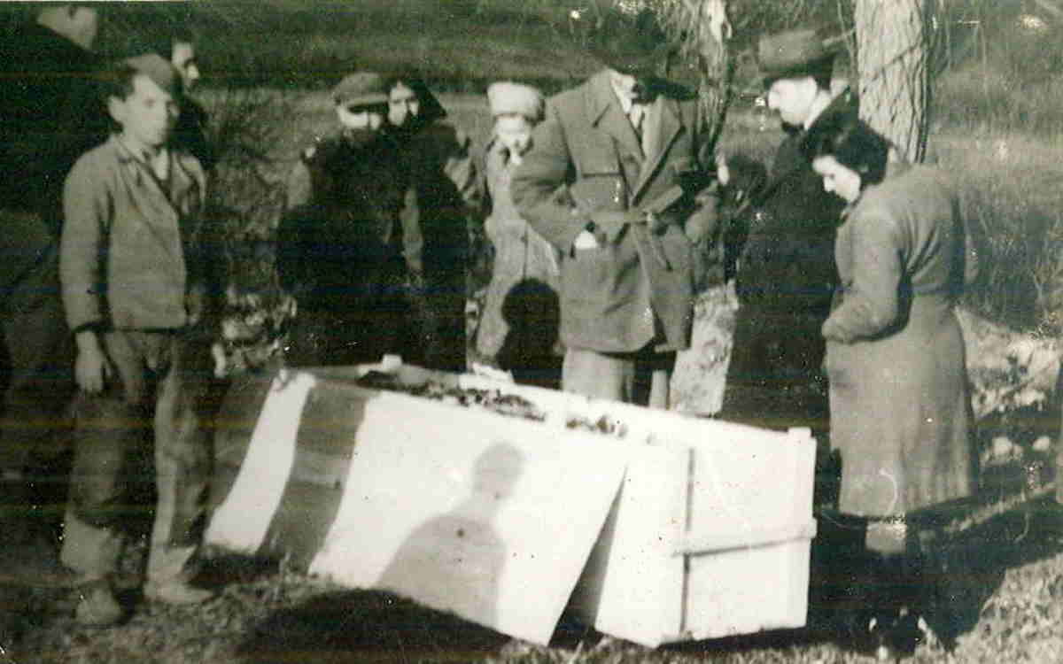Ekshumacije u Prekopi u prosincu 1947jpg