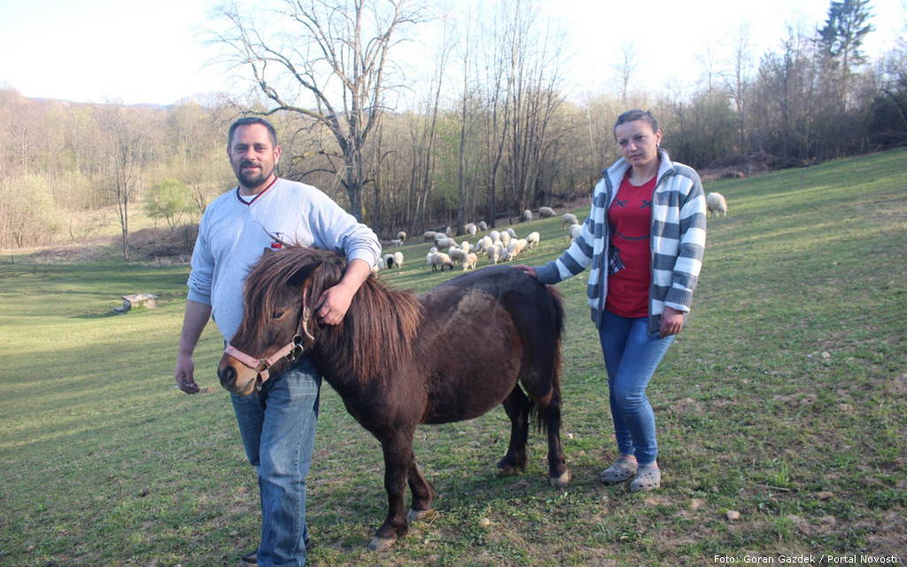 Jugoslav i Milka Cvjetković na svom imanju jugoslav i milka cvjetkovic