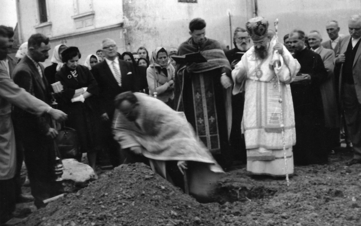 Posvećenje kamena temeljca nove crkve u Glini 1962.
