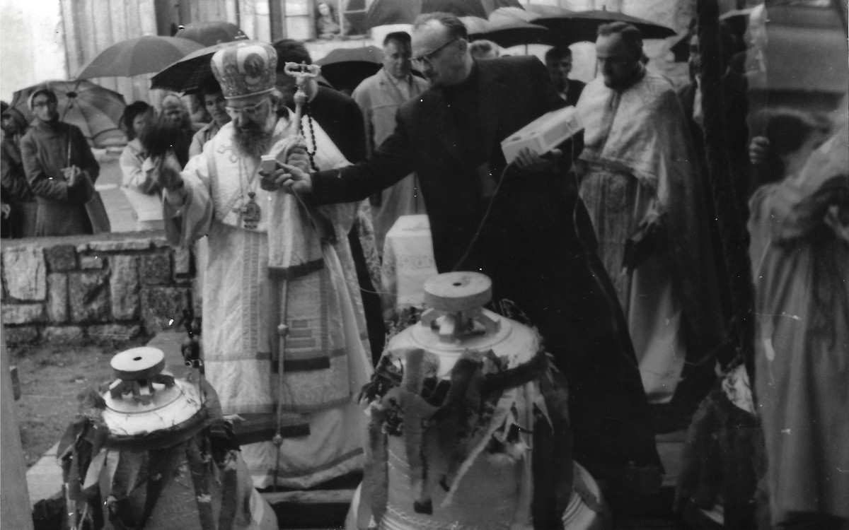 Posvećenje zvona nove crkve u Glini 1963.