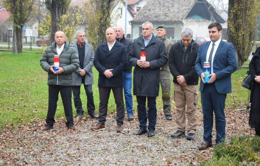 Vladimir Milanković (prvi lijevo), načelnik PU Luka Pešut (u sredini) i župan Ivan Celjak (zadnji desno) | Foto: SMŽ