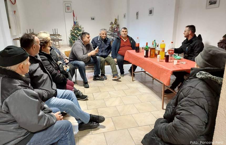 ponosno pero