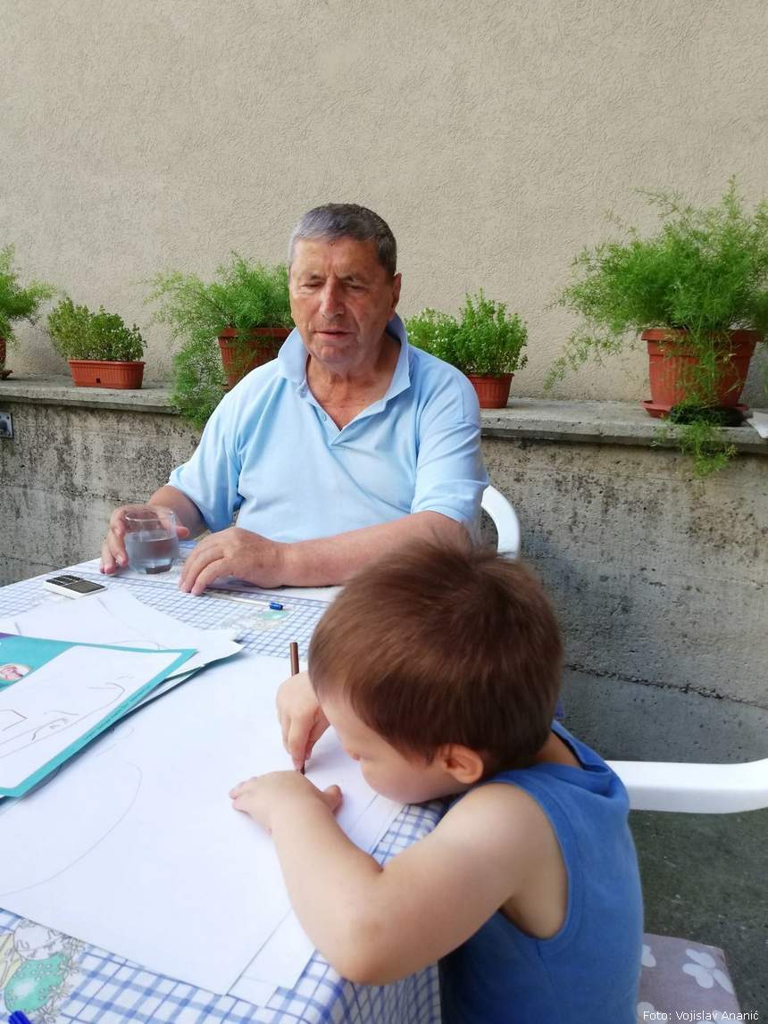Boža sa unukom od sina, Momčilom
