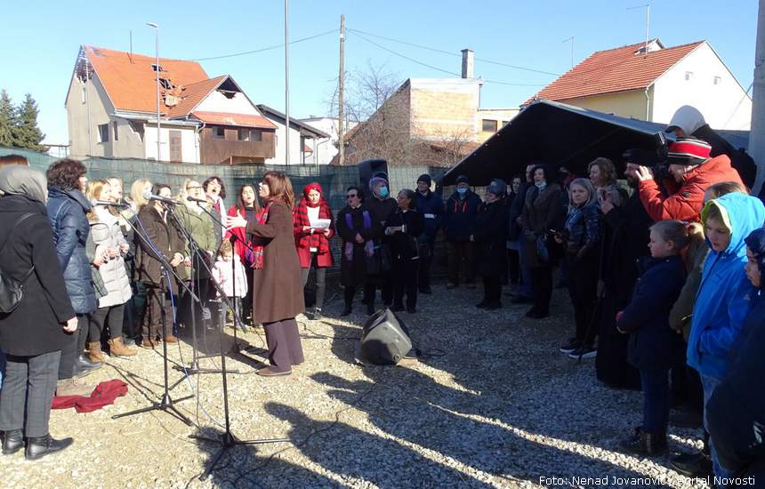 Nastup zbora Domaćigosti i vukovarske predstave "Ježeva kućica" u Petrinji