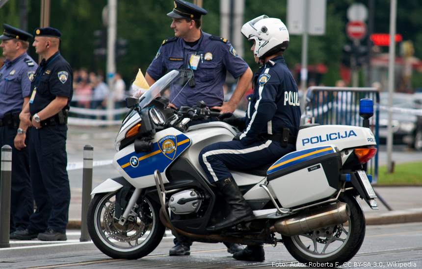 policija
