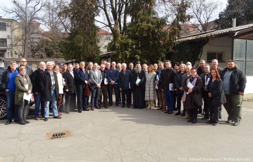 Zajednička fotografija sudionika Skupštine s patrijarhom SPC-a Porfirijem