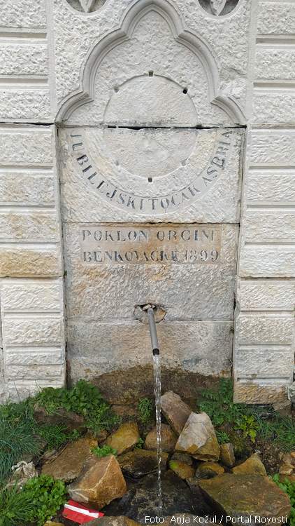 Javna špina (slavina) s koritom za napajanje stoke