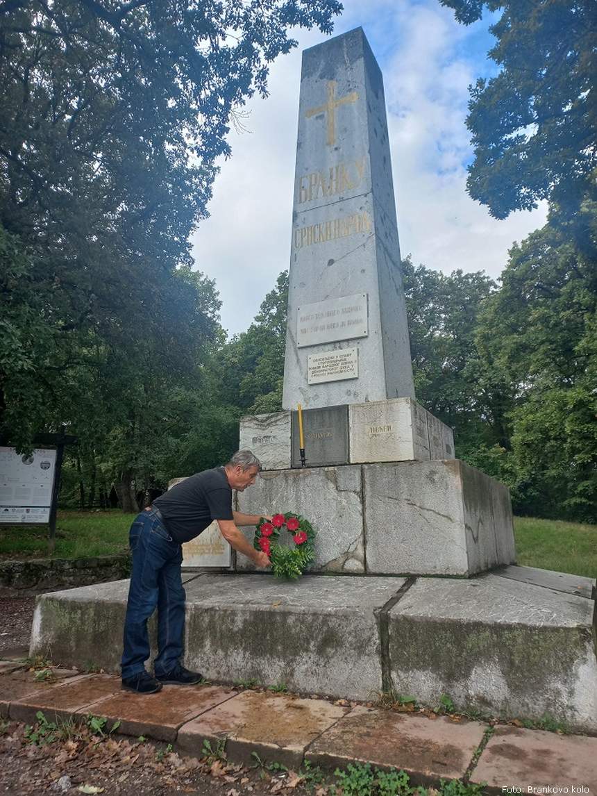 Božidar Mandić na Brankovom grobu