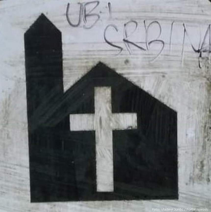Putokaz za pravoslavnu crkvu u Topuskom s natpisom "Ubi Srbina" (Foto: Vladimir Jurišić)