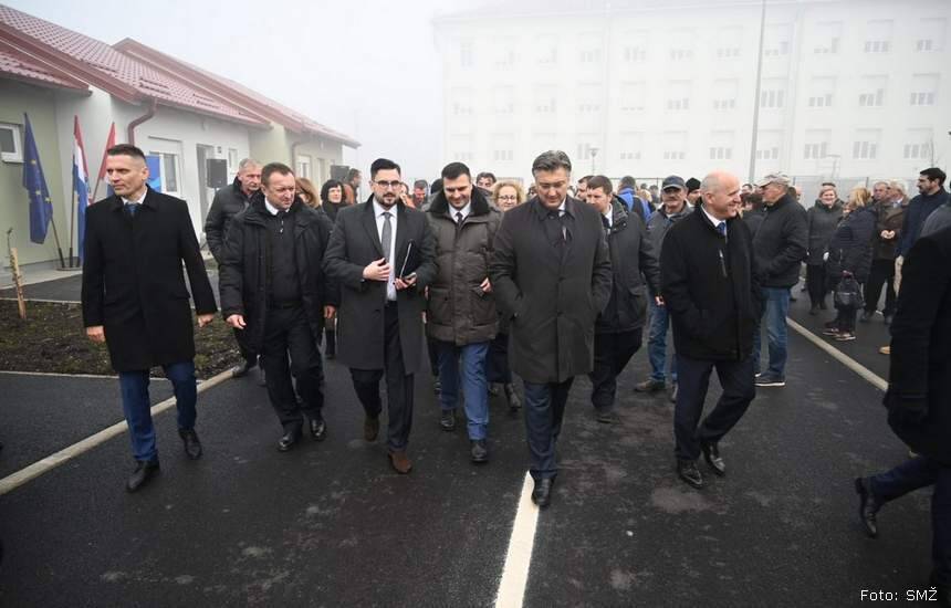 banovi dvori 1