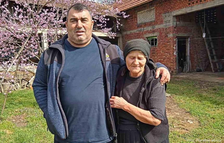 Pero Kuzmanović i baka Ljuba Kosović
