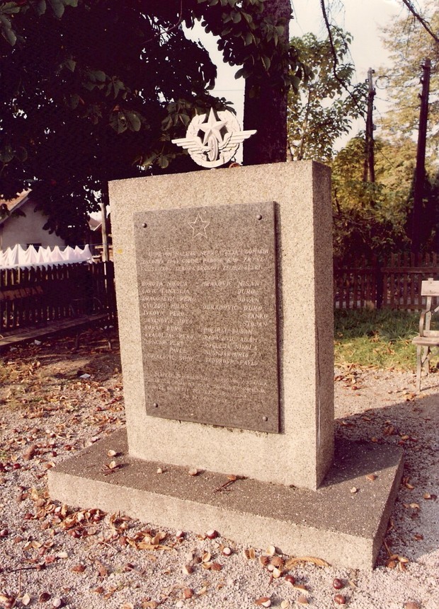 Spomenik ubijenim željezničarima iz 1961., uklonjen nakon 1995.