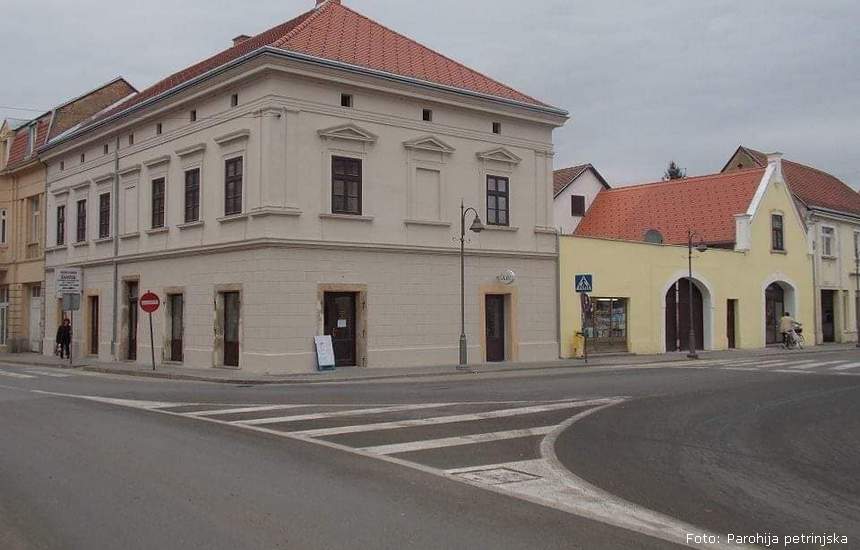 Parohijski dom prije zemljotresa