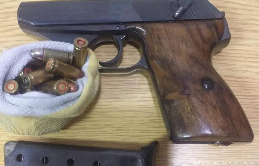 pistolj i municija