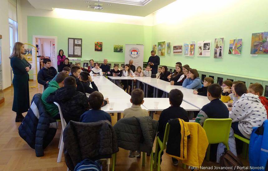 Učenici u Centralnoj bibiloteci Prosvjete u Zagrebu (foto Nenad Jovanović)