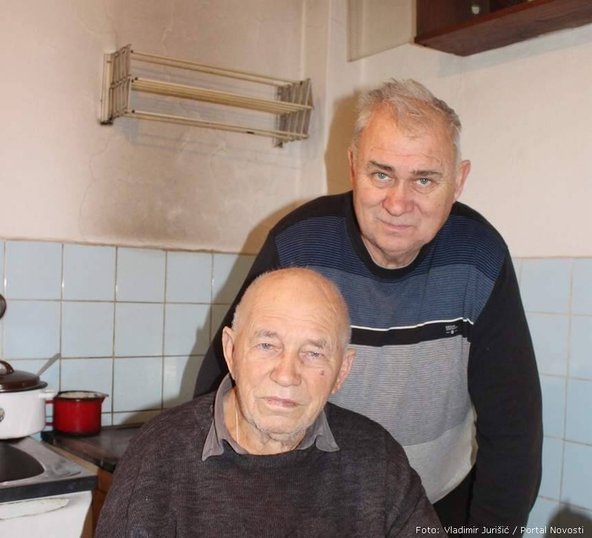 Stevan Borković (96, sjedi) i sin Mile (65, stoji) |Foto: Vladimir Jurišić