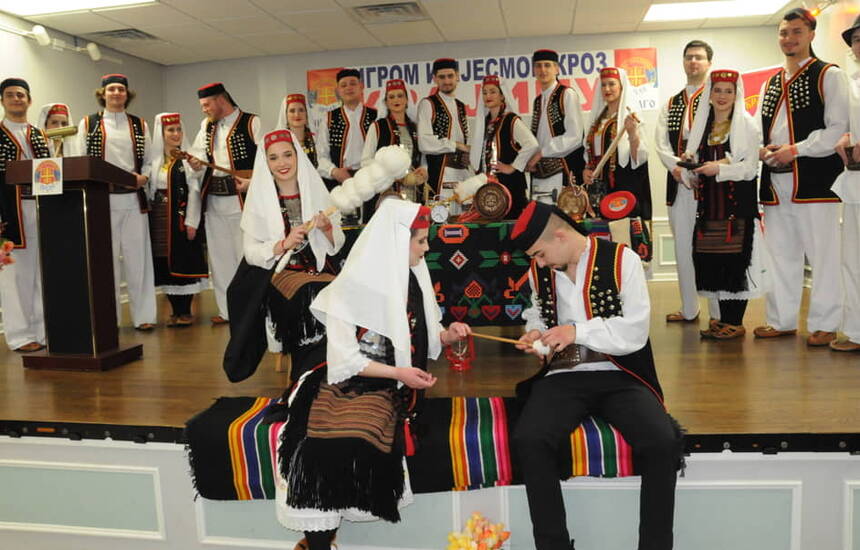 Članovi Škole srpskog folkora Slog iz Hamilotna