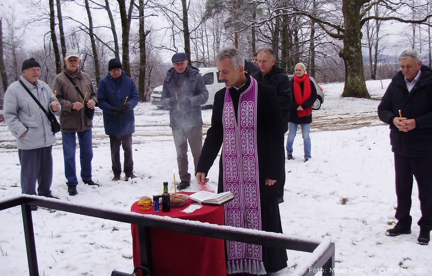 Pomen žrtvama služio je karlovački paroh Radoslav Anđelić