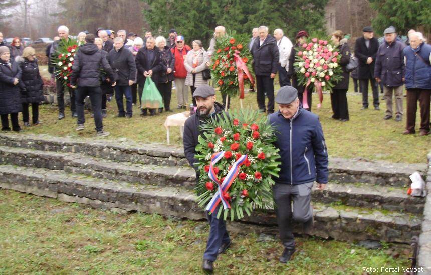 Boris Milosevic i Dejan Mihajlovic polazu vijenac u ime SNV a