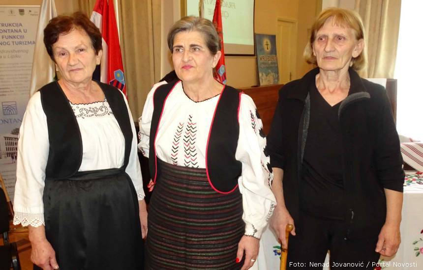 peskir2 3 sleva ljuba kukic andjelka pavic i mira sarcevic