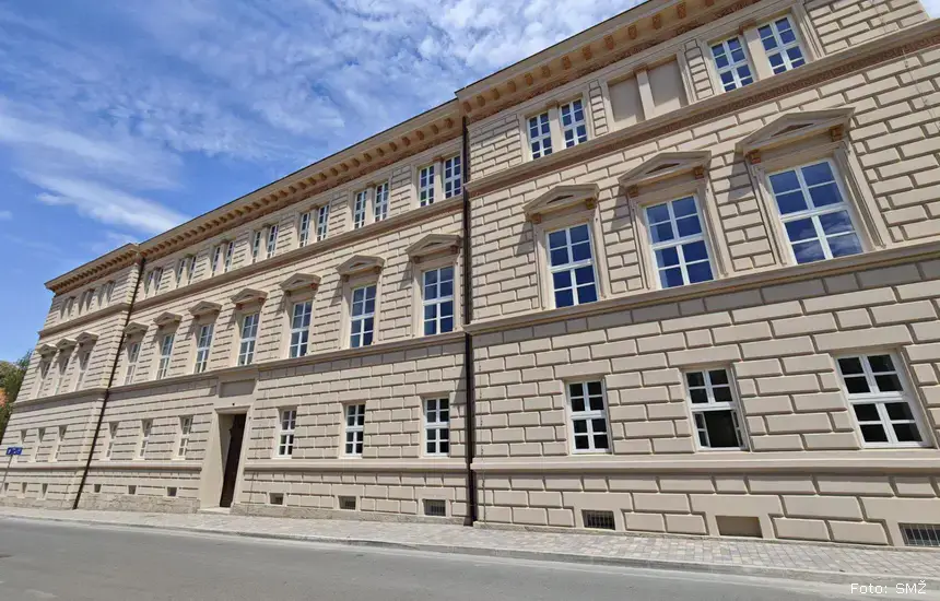 Obnova Srednje škole Petrinja pri kraju: Na jesen u obnovljenu zgradu stižu gimnazijalci i prvi stanari učeničkog doma