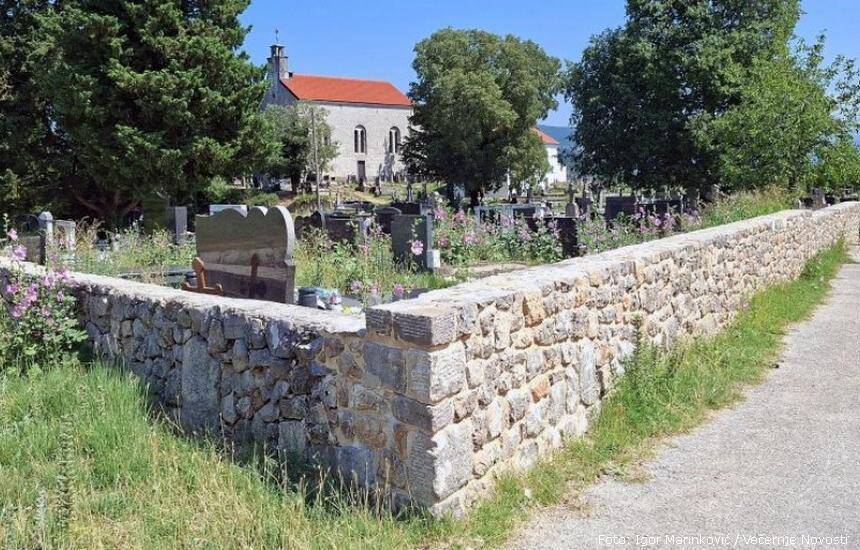 zagrovici crkva suhozid