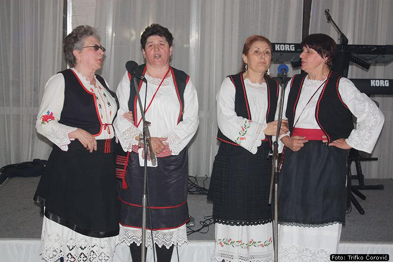 Ženska pjevačka grupa Udruženja Banijaca Beograd