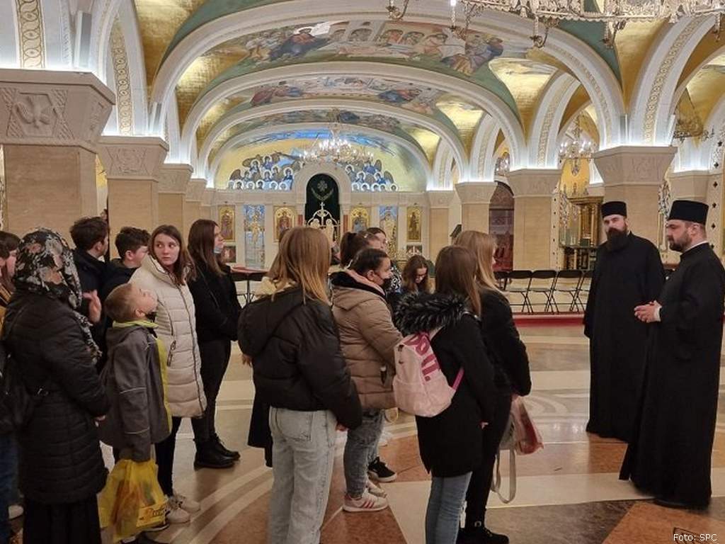 djeca_sa_banije_i_korduna_kod_patrijarha11.jpg
