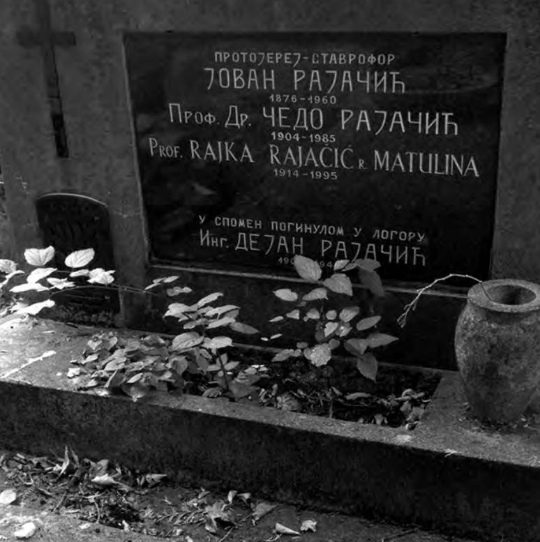 Porodična grobnica na zagrebačkom groblju Mirogoj – odjel GI, polje 4, razred II/I, broj 7 6