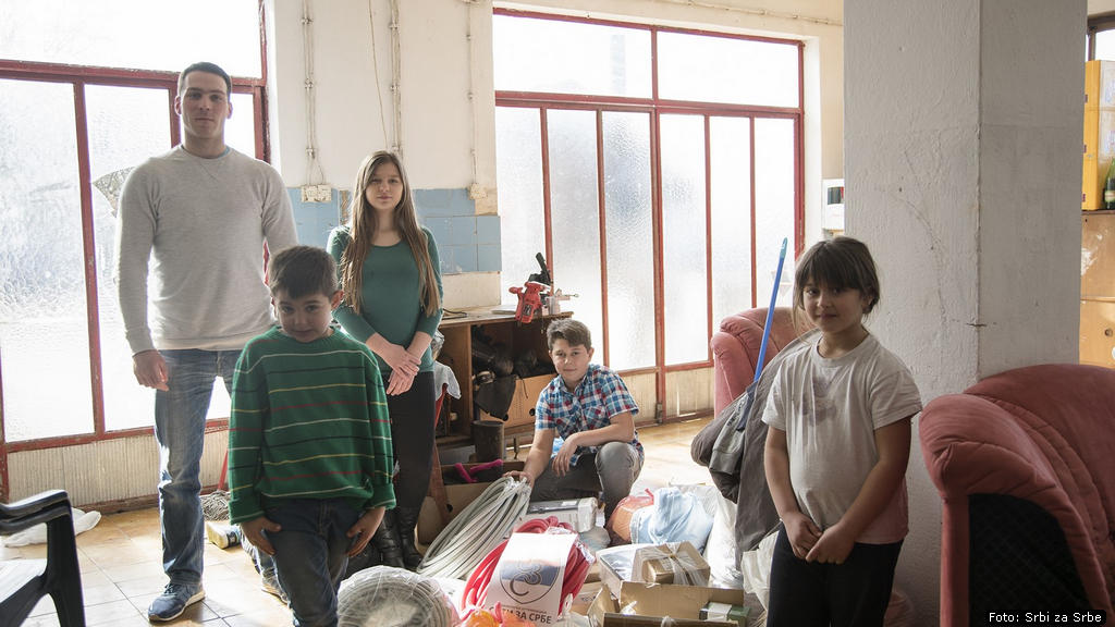 Porodici Grčić je nedavno izgorjela kuća. Porodici je ovaj put pomognuto u nabavci ormara i elektro materijala za kuću.