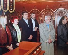 Боро Капетановић, Небојша Деветак, Милан Стијак, Саша Нишавић, Марија Шкорнички и Лидија Ђого на нарастосу Алексију Бранку Радичевићу у Саборној цркви Светог оца Николаја у Сремским Карловцима 2006.