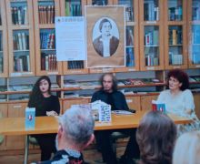 Боро Капетановић са Јеленом Алексић и Надом Урошевић (Грујичић) у Градској библиотеци у Новом Саду 2006.