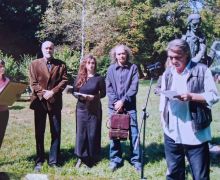 Милан Ненадић ко председник жирија чита обазложење за награду Печат вароши сремскокарловачке Бори Капетановићу и Јелени Алексић